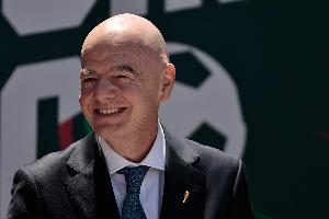 卫报：欧足联及其他大洲足联正加紧物色人选参加明年FIFA主席选举