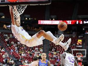湖人高管：我们赛季初会给卡尔安排简单任务 防守并把握空位投篮